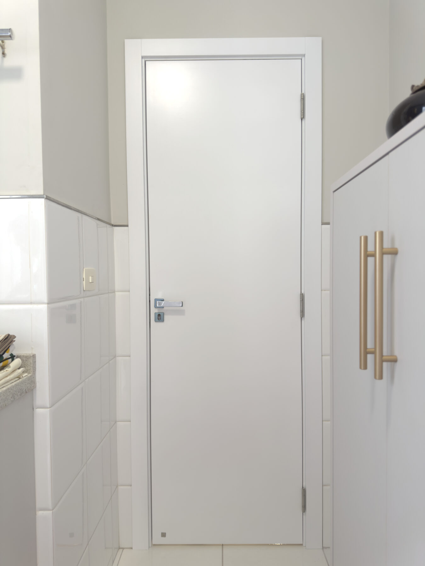 Porta Sublime Lisa com superfície minimalista em laca PU